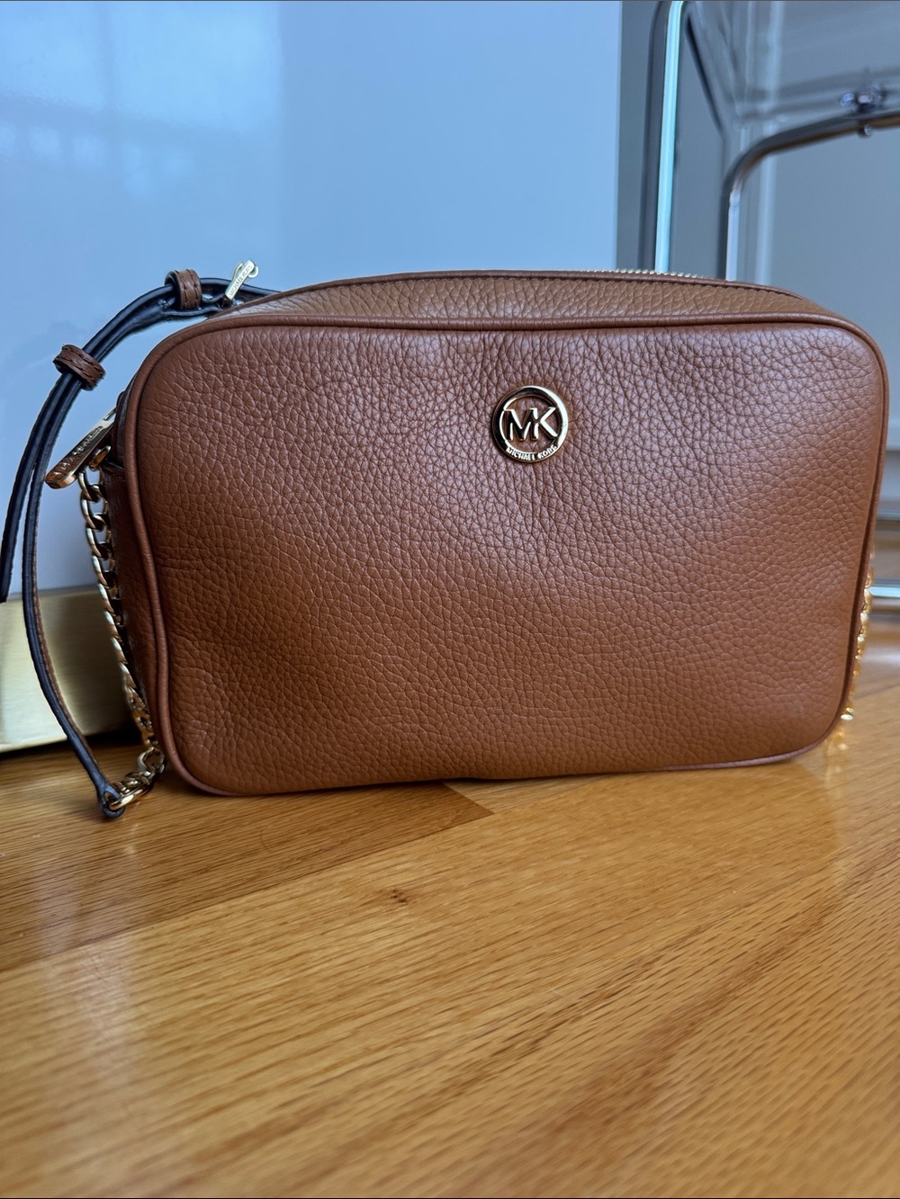 Michael Kors Crossbody bag with Gold Logo